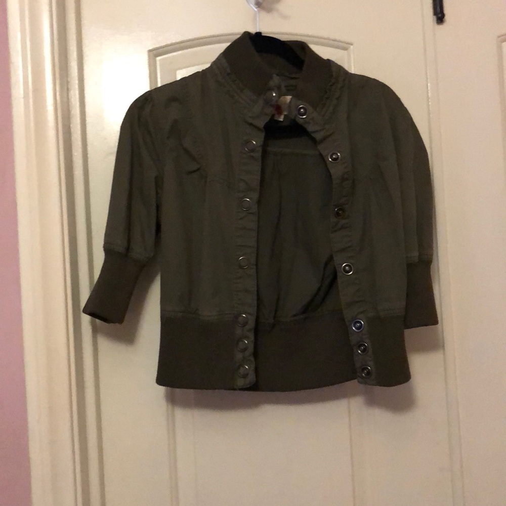 Short quarter sleeve jacket